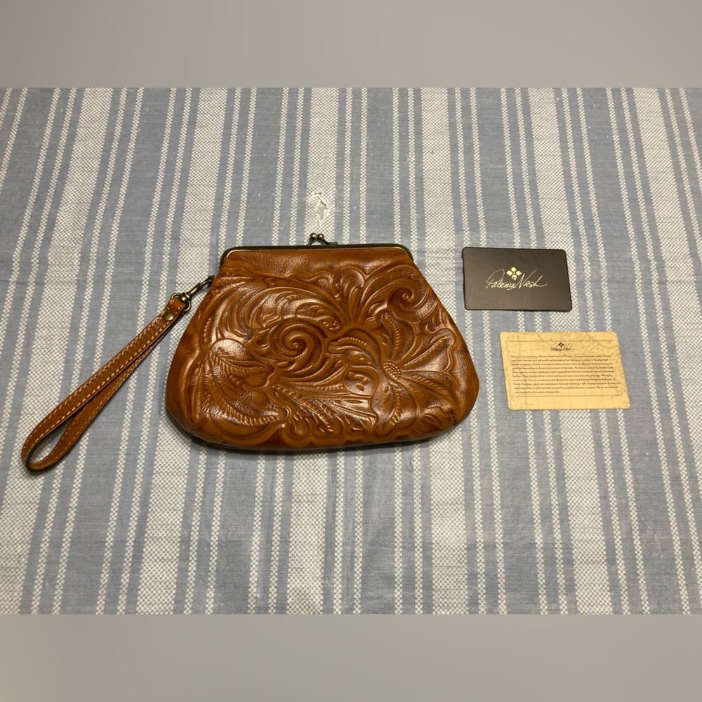 💛TODAY***$32***NWOT Patricia Nash brown embossed floral leather wristlet. - Picture 2 of 7
